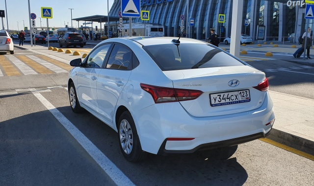 Hyundai Solaris 107 л.с. белый/серебристый в Крыму