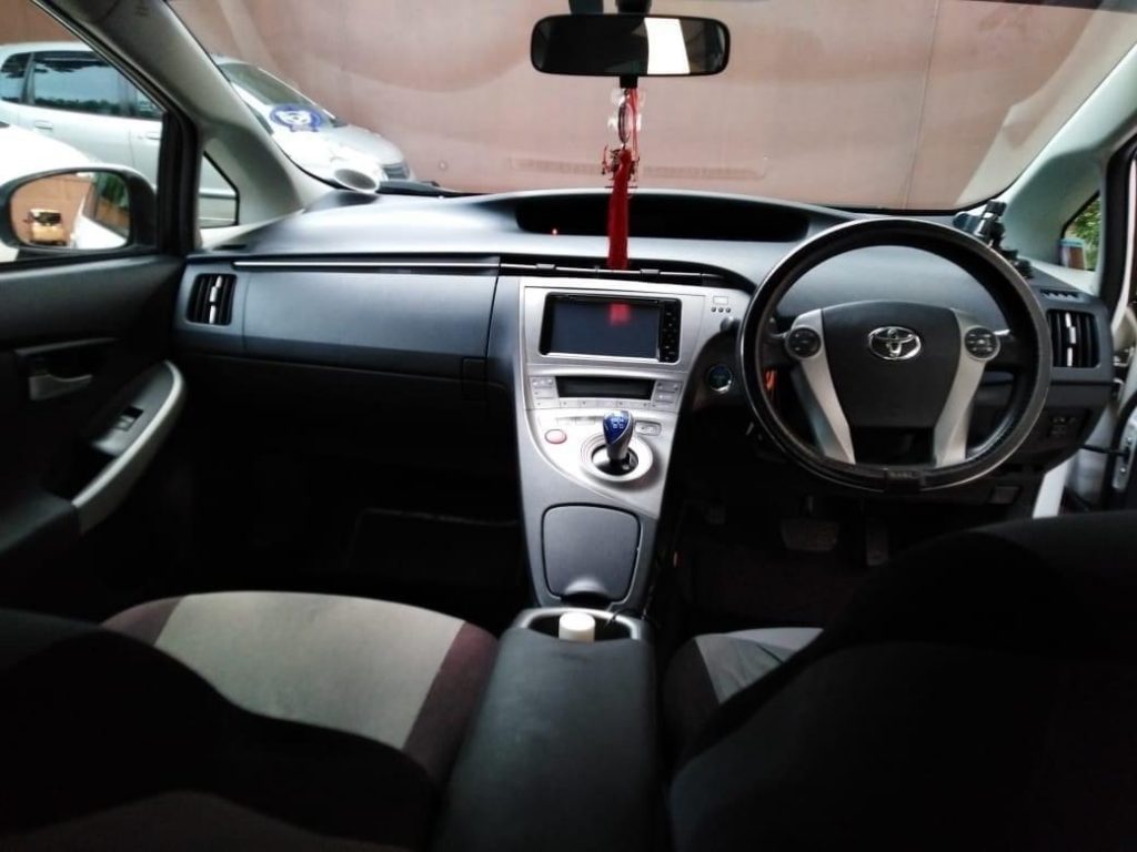 Toyota Prius или аналог в Шри-Ланке