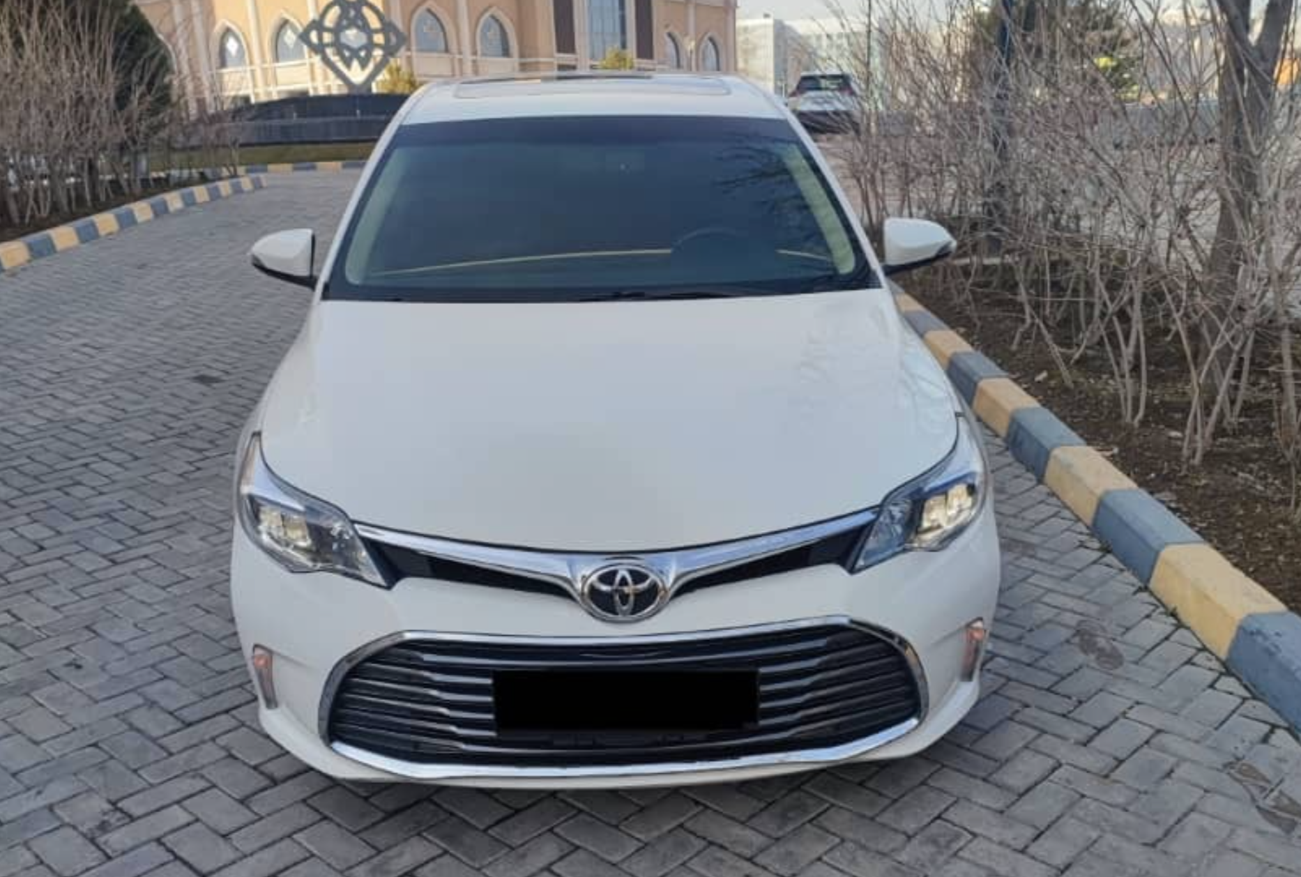 Взять в аренду Toyota Avalon 2014-2018 или аналог в Душанбе, Таджикистан