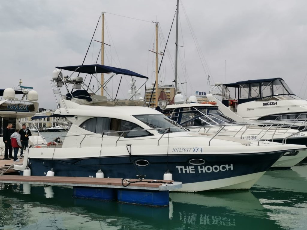 Аренда двухпалубной яхты «The Hooch» в Сочи