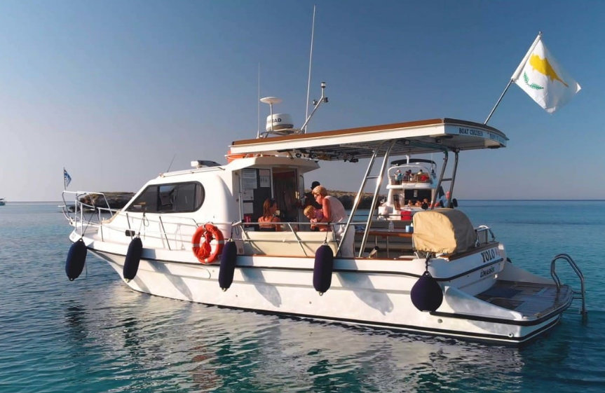 Рыболовный катер Kreta Mare на Кипре в Лачи