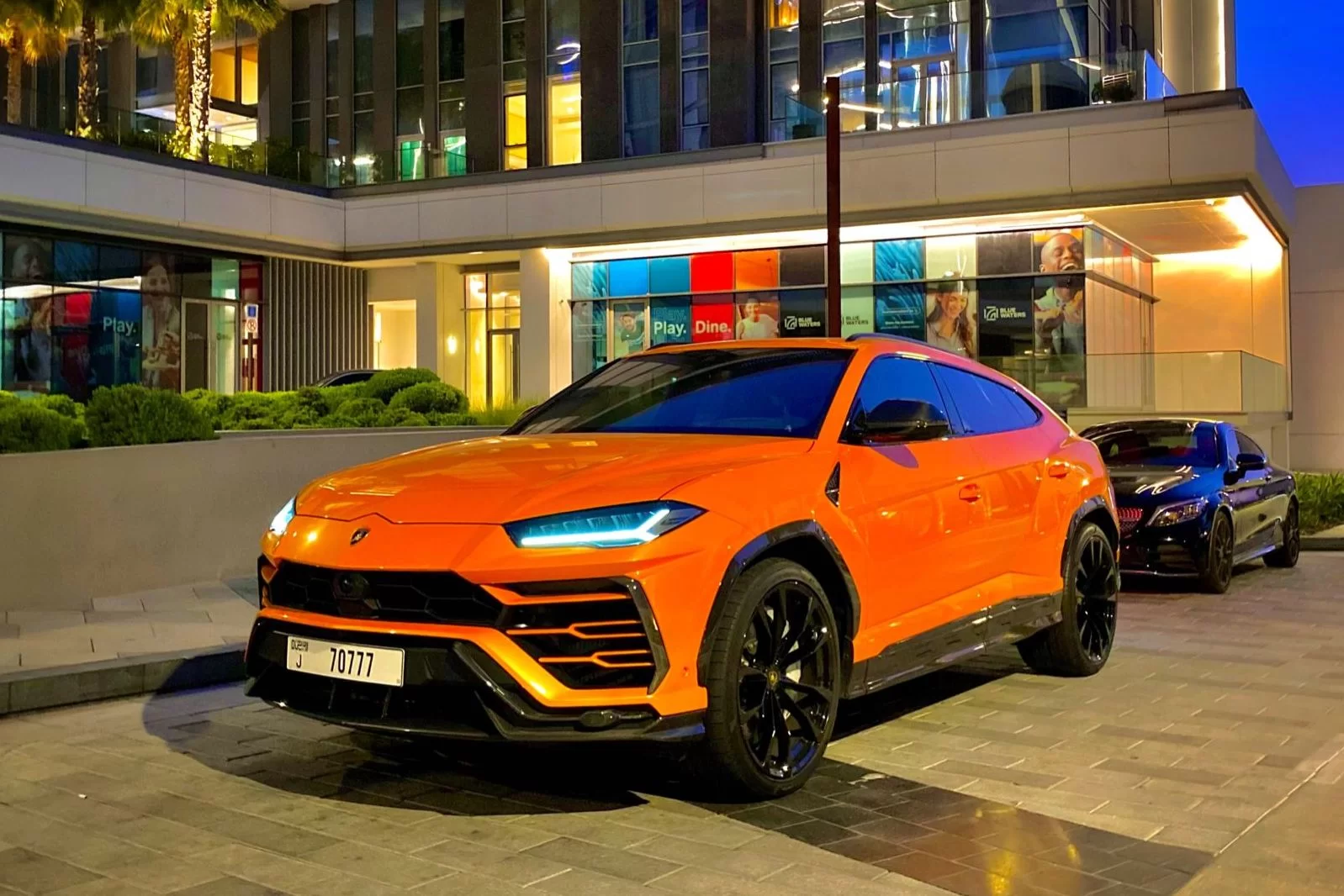 Взять в аренду LAMBORGHINI URUS ORANGE в Дубаи, ОАЭ