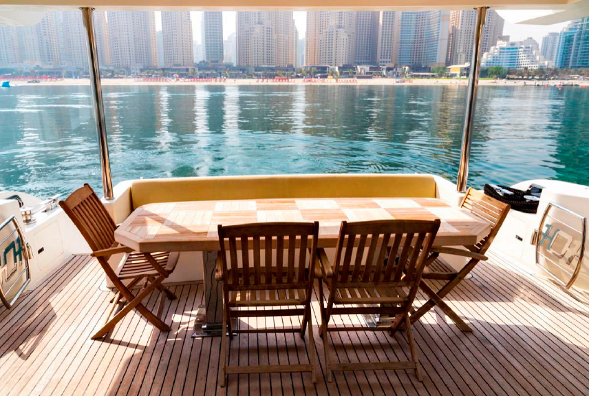 Яхта MAJESTY WITH JACUZZI 101 FEET в Дубаи, ОАЭ