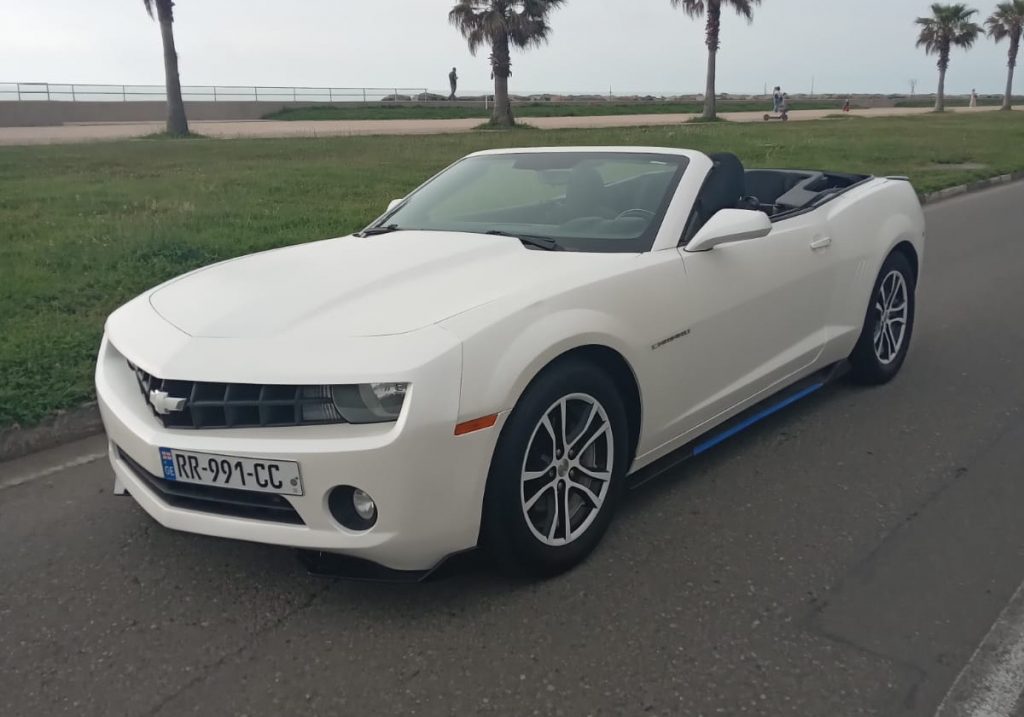 Chevrolet Camaro 2013 белый в Батуми, Грузия