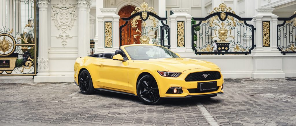 Ford Mustang Cabrio Yellow на Бали