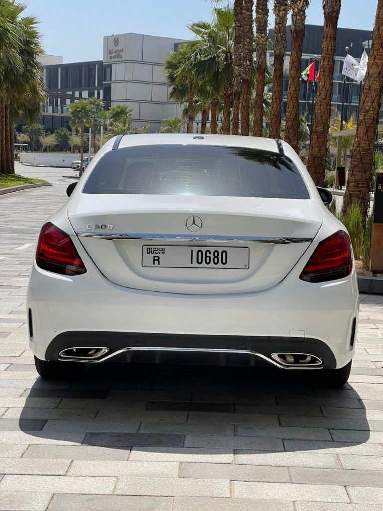 Mercedes C300 white 2021-2022 или аналог в Дубаи, ОАЭ
