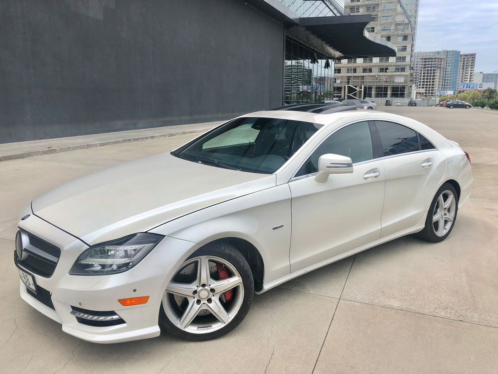 Взять в аренду Mercedes-Benz CLS550 2014 в Батуми, Грузия