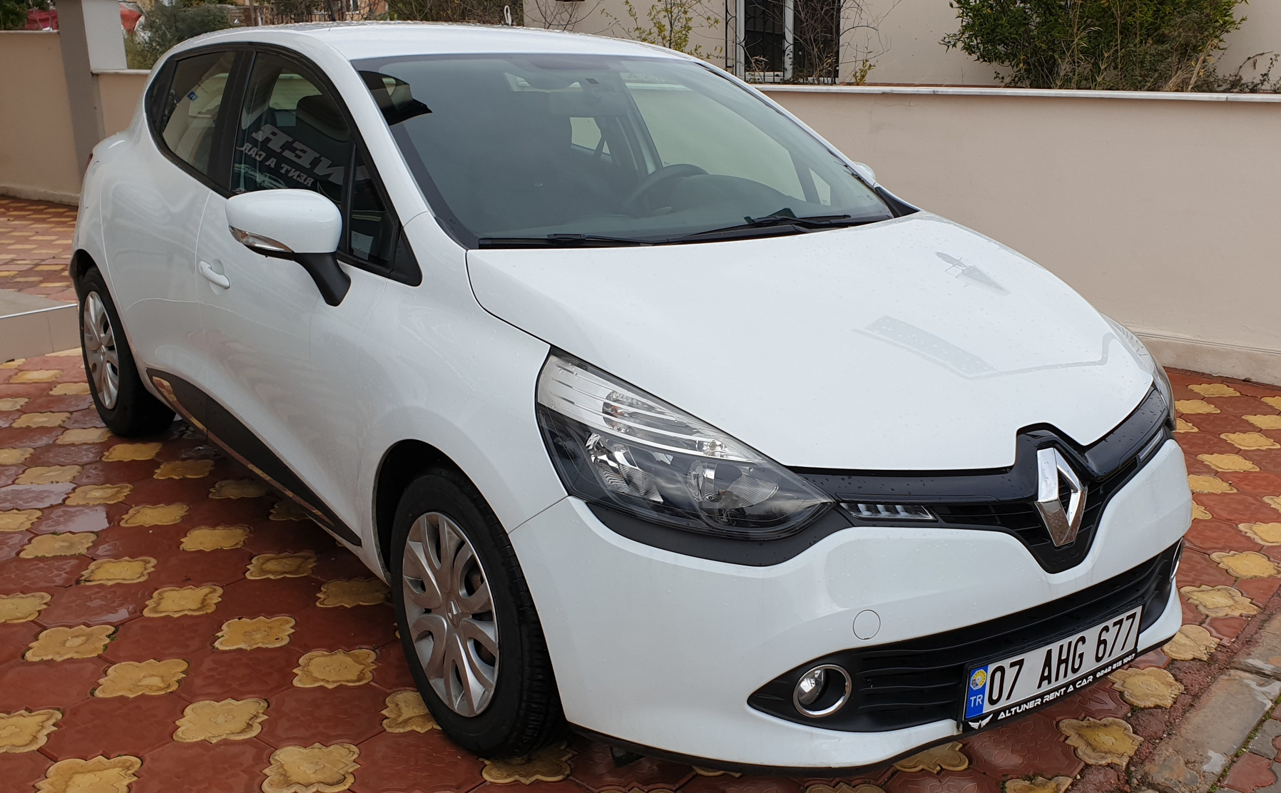 Взять в аренду Renault Clio Joy или аналог в Кемере, Турция