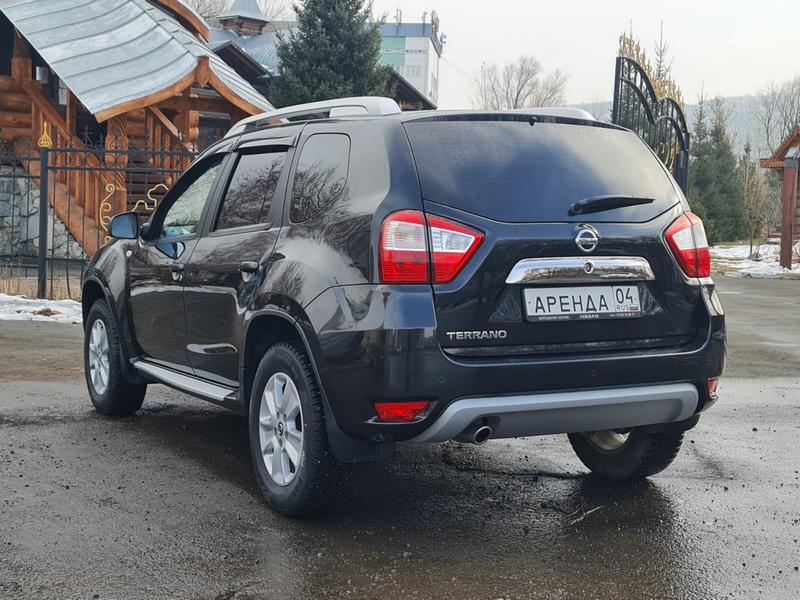 Nissan Terrano (черный) 2018-2020 год или аналог в Горно-Алтайске, Россия