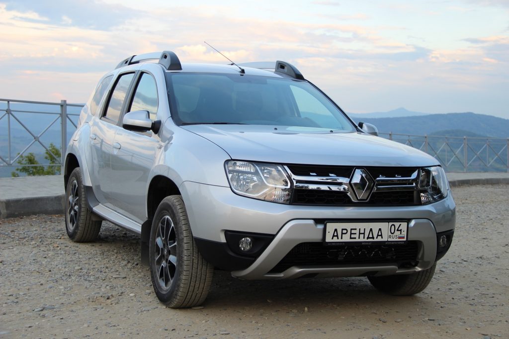 Renault Duster (серый) 2020-2022 год или аналог в Горно-Алтайске, Россия