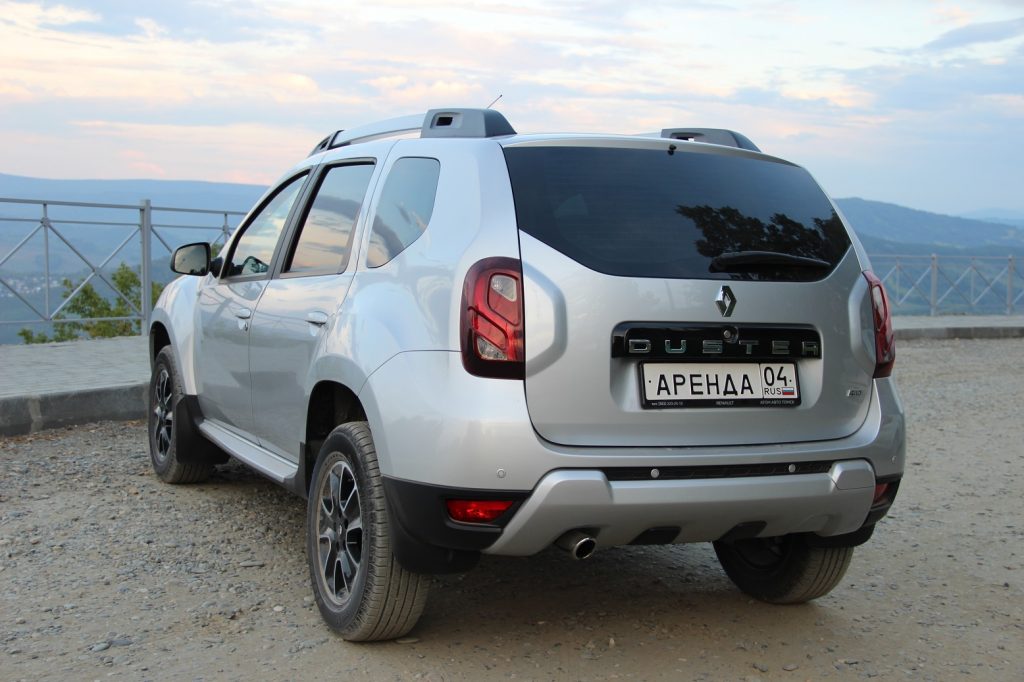 Renault Duster (серый) 2020-2022 год или аналог в Горно-Алтайске, Россия