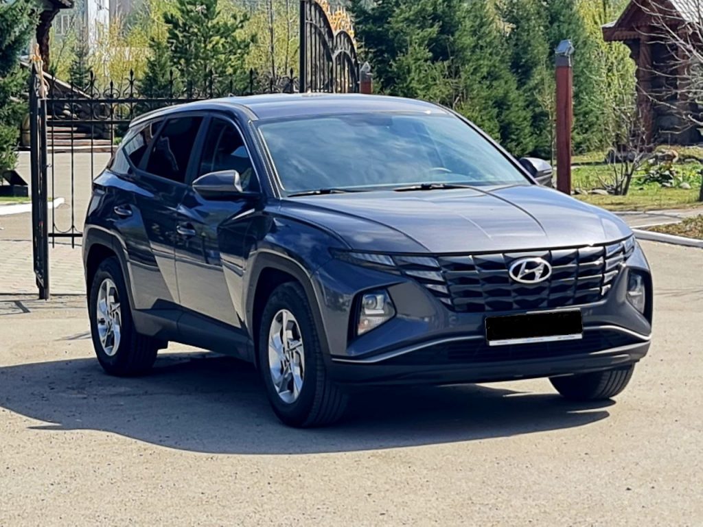 Hyundai Tucson (серый) 2021-2023 год или аналог в Горно-Алтайске, Россия