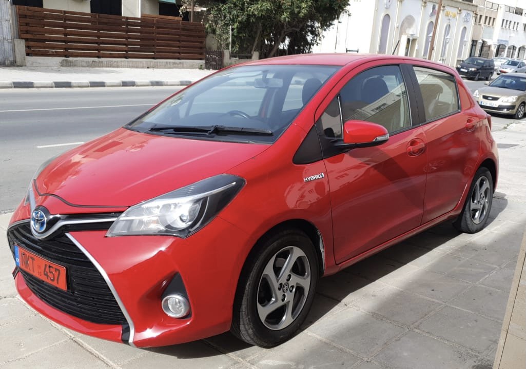 Toyota Vitz или аналог на Кипре