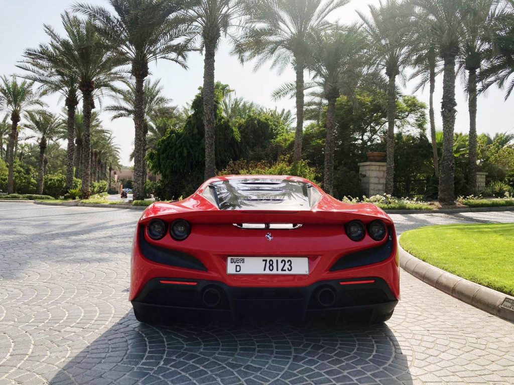 Ferrari F8 Tributo в Дубаи, ОАЭ