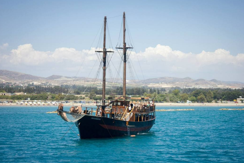 Пиратский корабль Jolly Roger II на Кипре в Пафосе