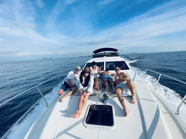 Моторная яхта Azimut 54 на Пхукете, Таиланд