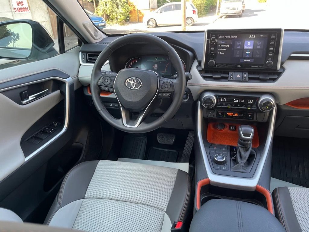 Toyota Rav4 2019-2022 год или аналог в Ереване, Армения
