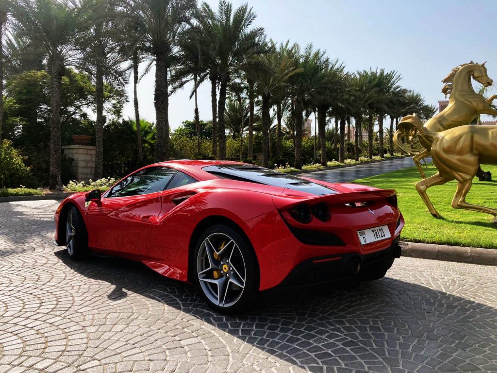 Ferrari F8 Tributo в Дубаи, ОАЭ
