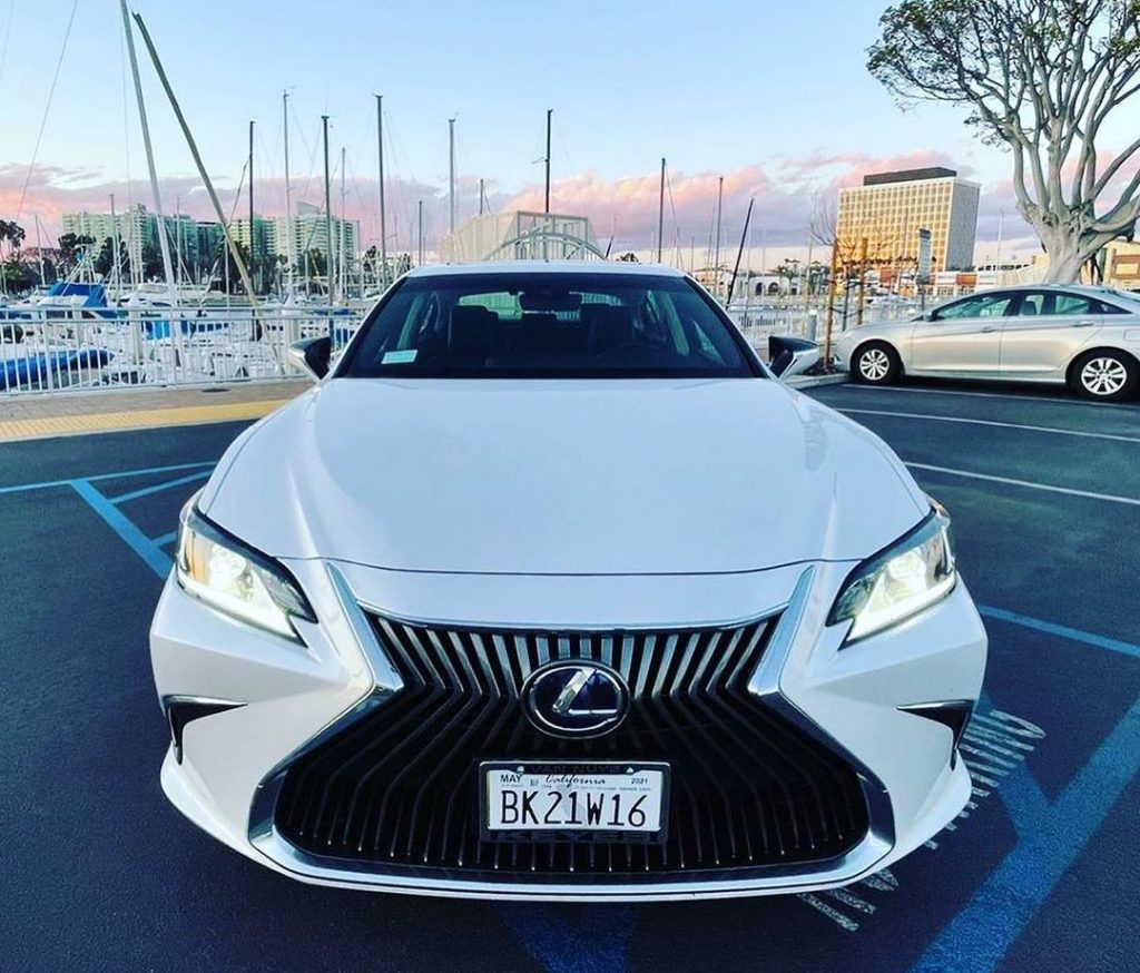 Lexus ES 2021 в Лос Анджелесе, США