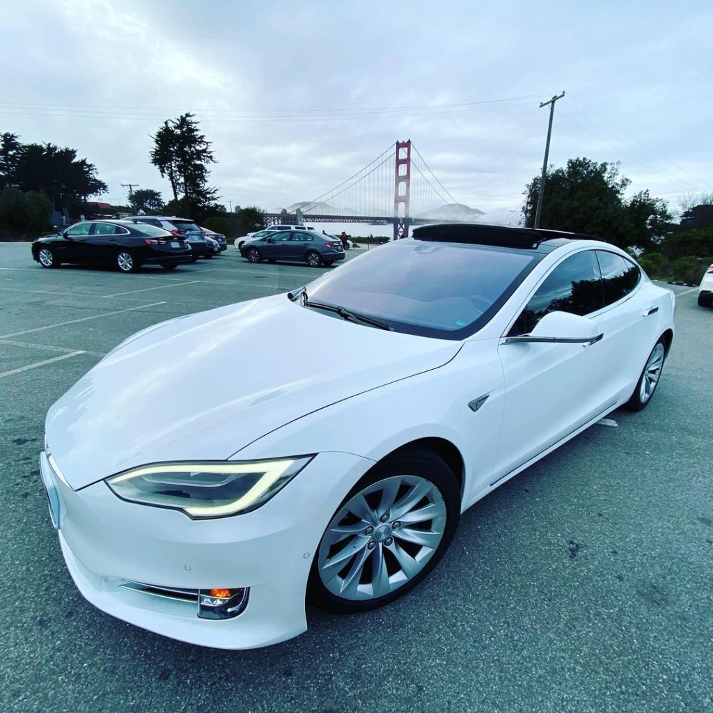 Tesla Model S 2018 free supercharger в Лос Анджелесе, США