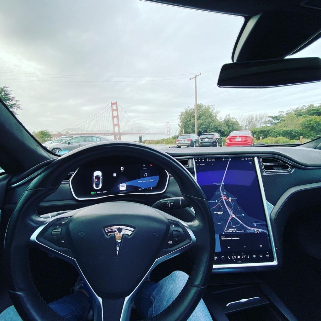 Tesla Model S 2018 free supercharger в Лос Анджелесе, США