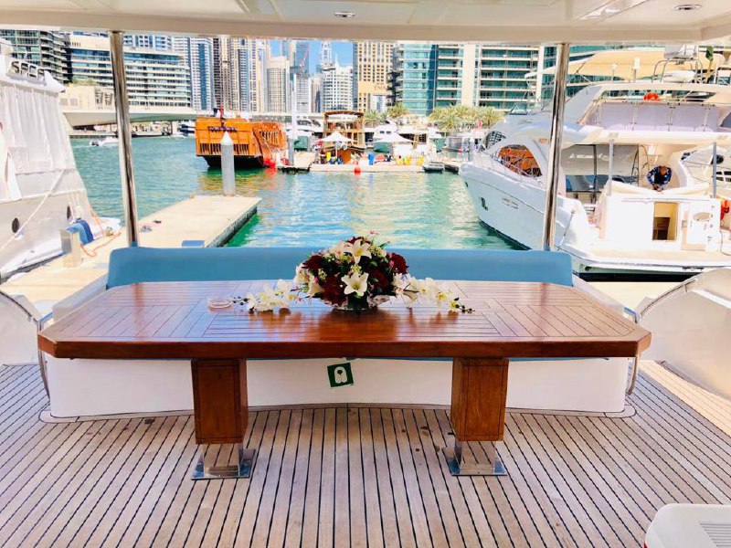 Яхта Majesty 77 в Дубаи, ОАЭ