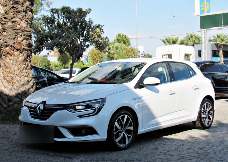 Renault Megane или аналог на Кипре