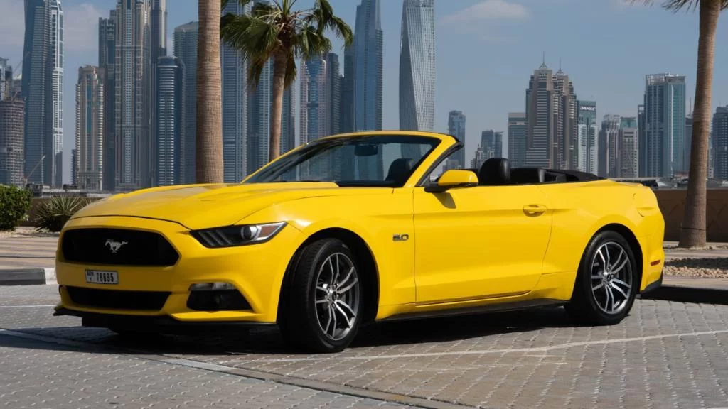 FORD MUSTANG CABRIO YELLOW в Дубаи, ОАЭ