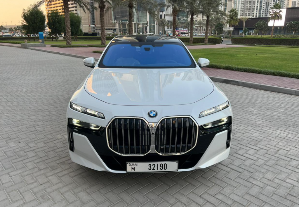 BMW 735i 2023-2924 или аналог в ОАЭ