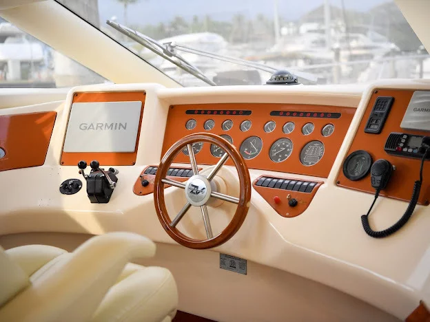 Моторная яхта Azimut 54 на Пхукете, Таиланд