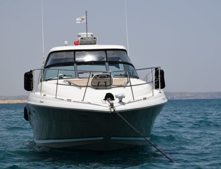 Яхта Sea Ray 425 на Кипре в Лимассоле
