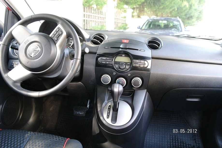 Mazda 2 2010-2015 год или аналог в Черногории