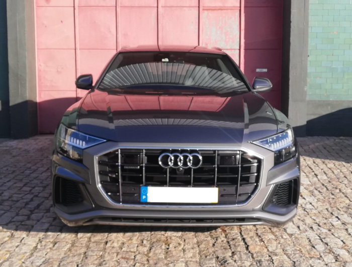 Audi Q8 2021 в Лиссабоне, Португалия