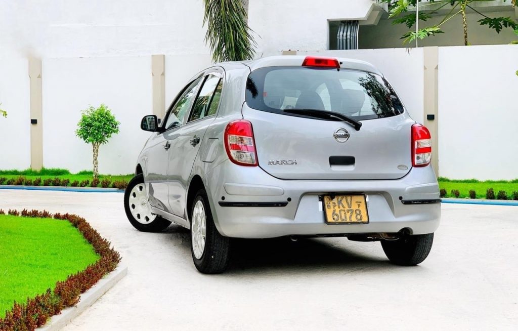 Nissan March Beetle или аналог в Шри-Ланке