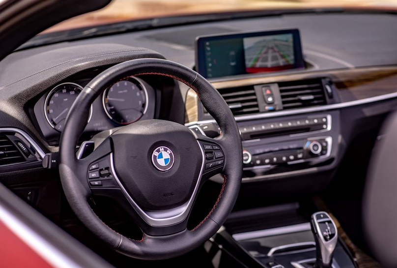 BMW 230i CONVERTIBLE 2019 -2021 или аналог в Дубаи, ОАЭ