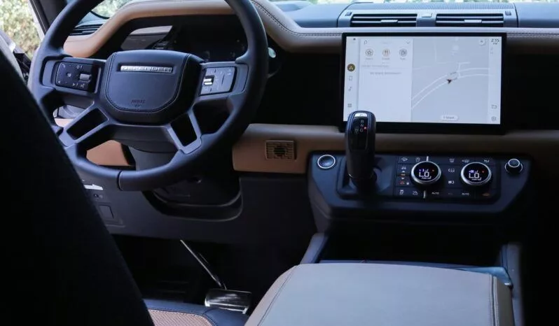 Land Rover Defender V6 2023 в Дубаи, ОАЭ