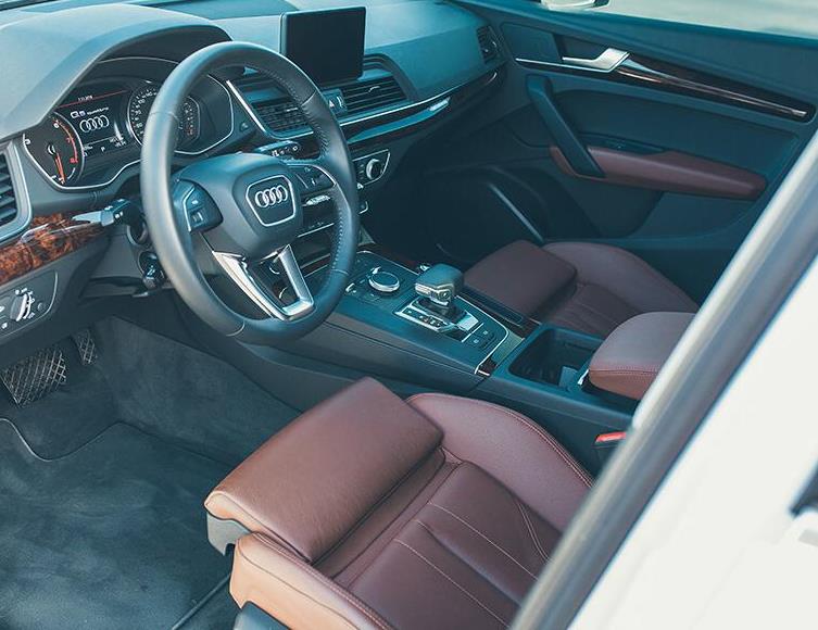 Audi Q5 2019-2021 год или аналог в ОАЭ
