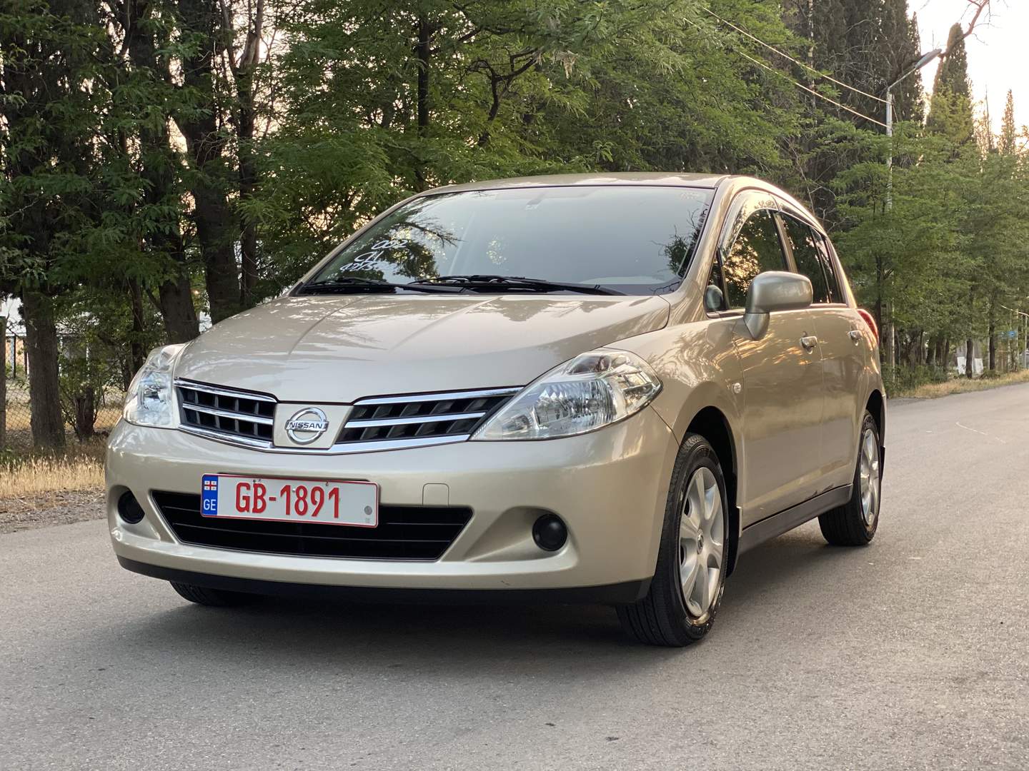 Взять в аренду Nissan Versa или аналог в Тбилиси, Грузия