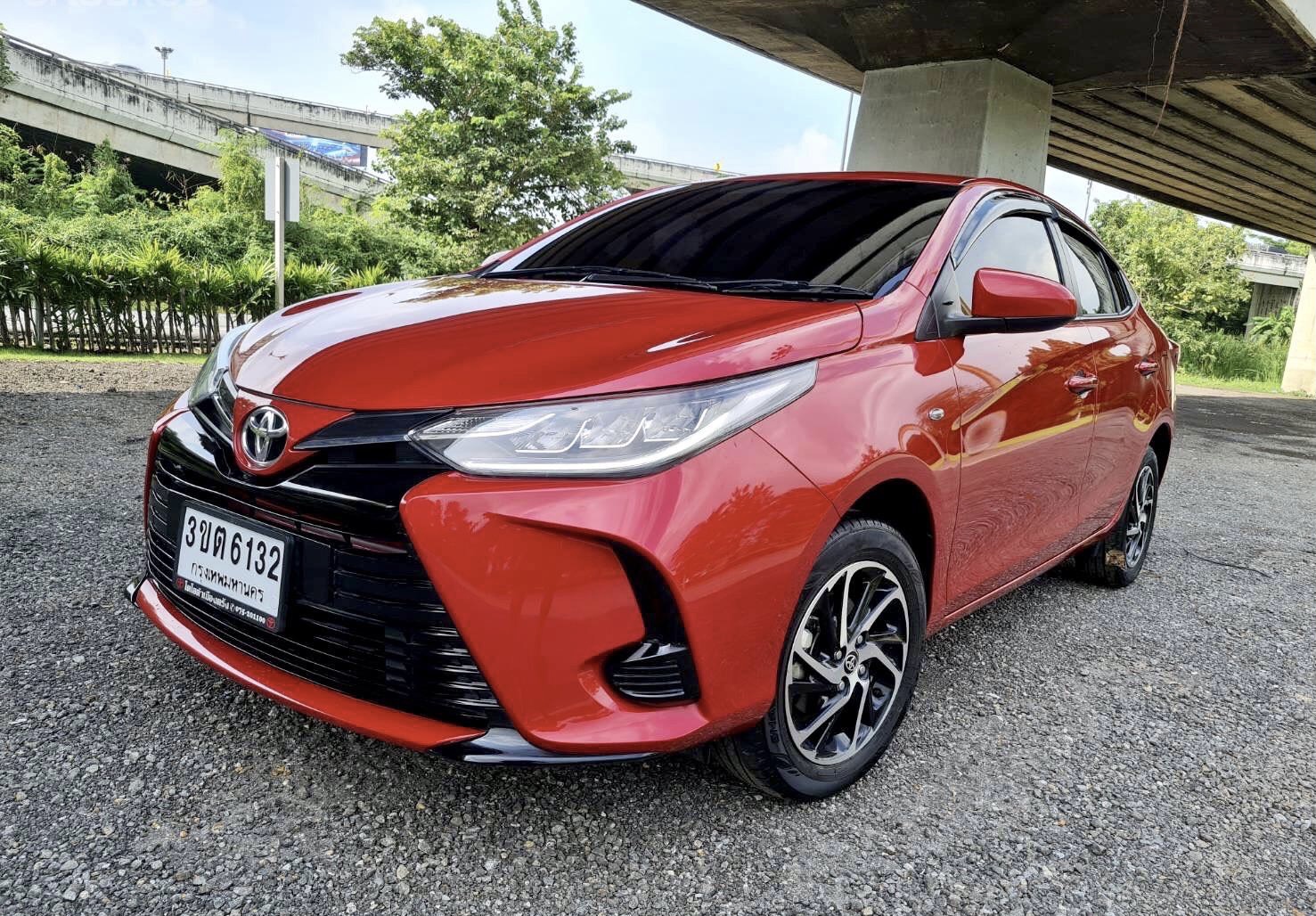 Взять в аренду Toyota Yaris ATIV RED автомат 2017-2021 или аналог на Пхукете,  Таиланд