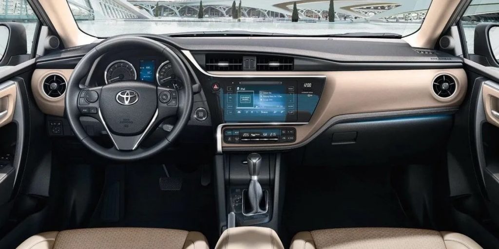 Toyota Corolla 2019-2023 год или аналог в Дубаи, ОАЭ