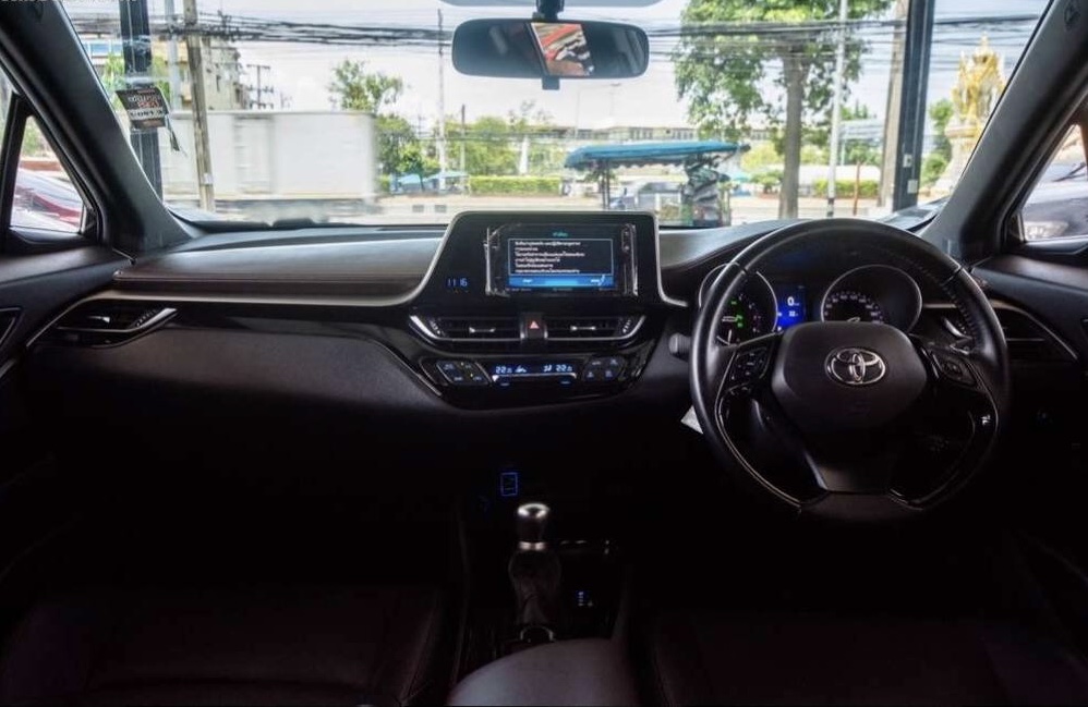 Toyota C-HR HYBRID 2018-2020 год или аналог на Пхукете, Тайланд
