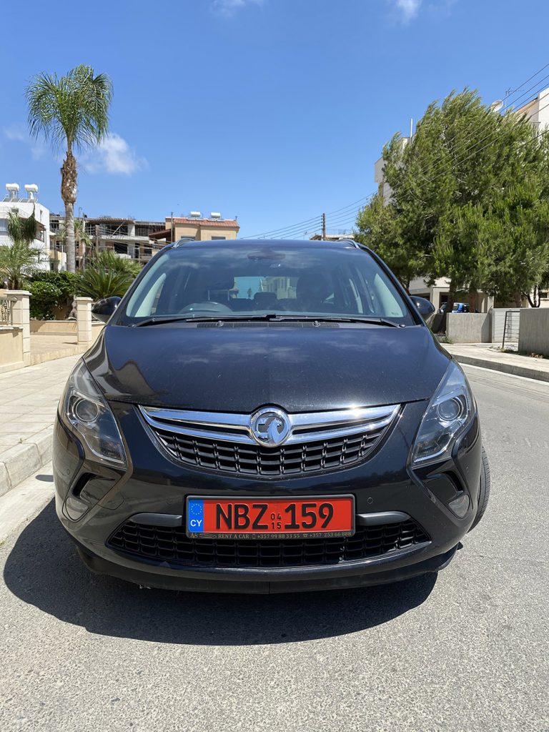 Vauxhall Zafira или аналог, Кипр