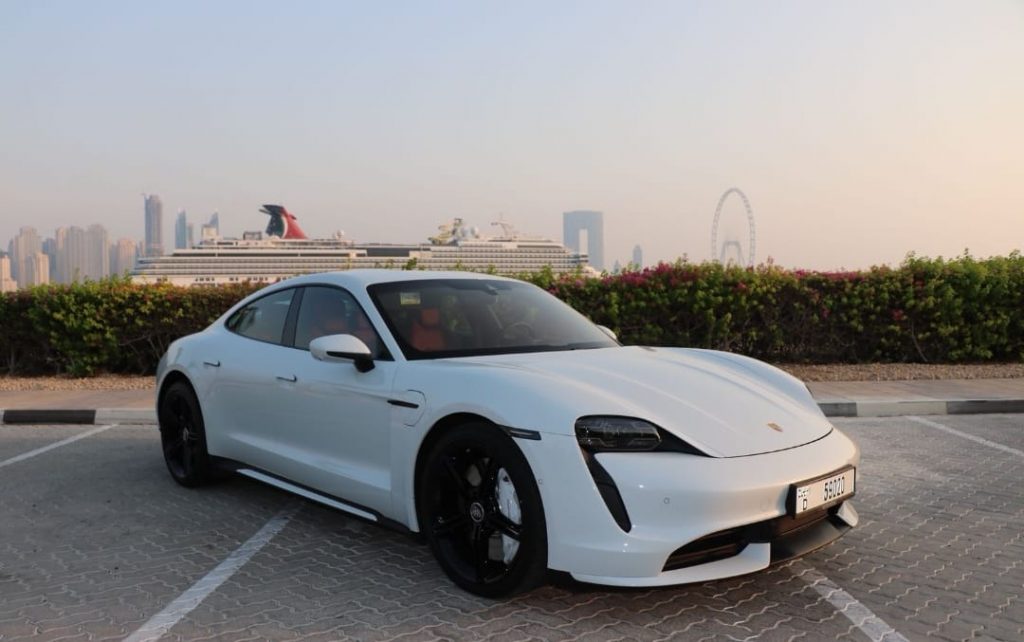 Porsche Taycan Turbo 2021 в Дубаи, ОАЭ