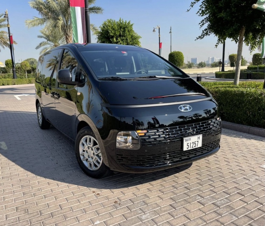 Hyundai Staria 9S 2022-2023 или аналог в Дубаи, ОАЭ