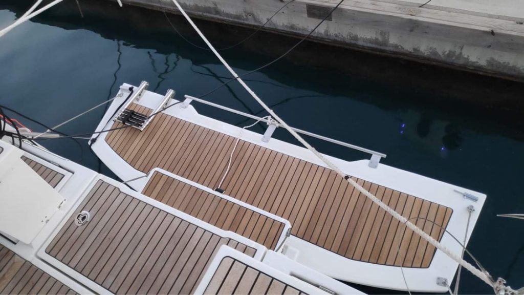 Яхта Oceanis 38.1 на Кипре без капитана