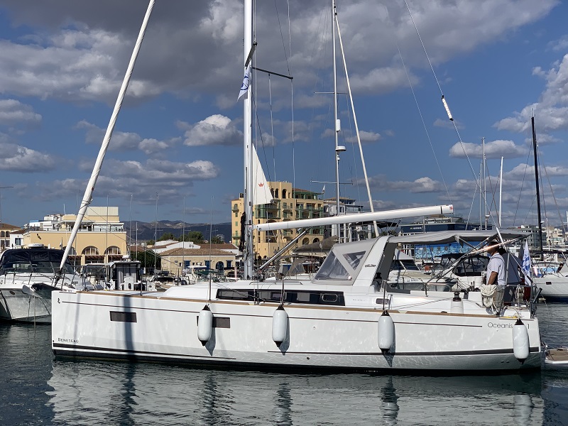 Яхта Oceanis 38.1 на Кипре без капитана