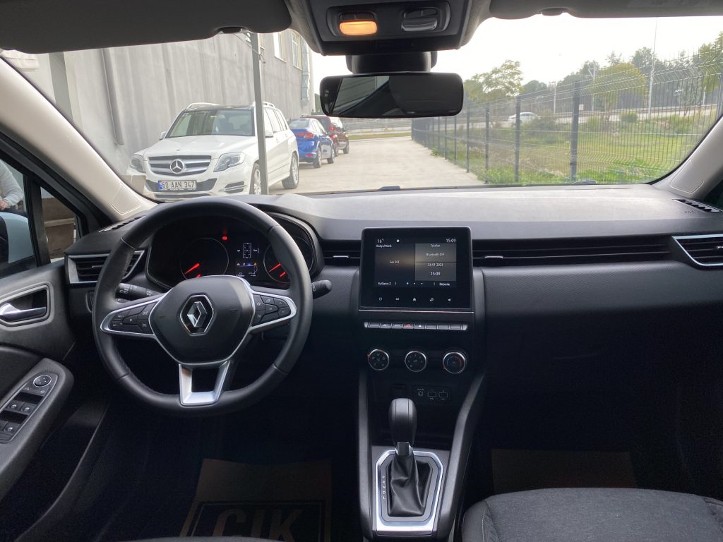 Renault Clio 2021-2023 год автомат или аналог в Кемере, Турция