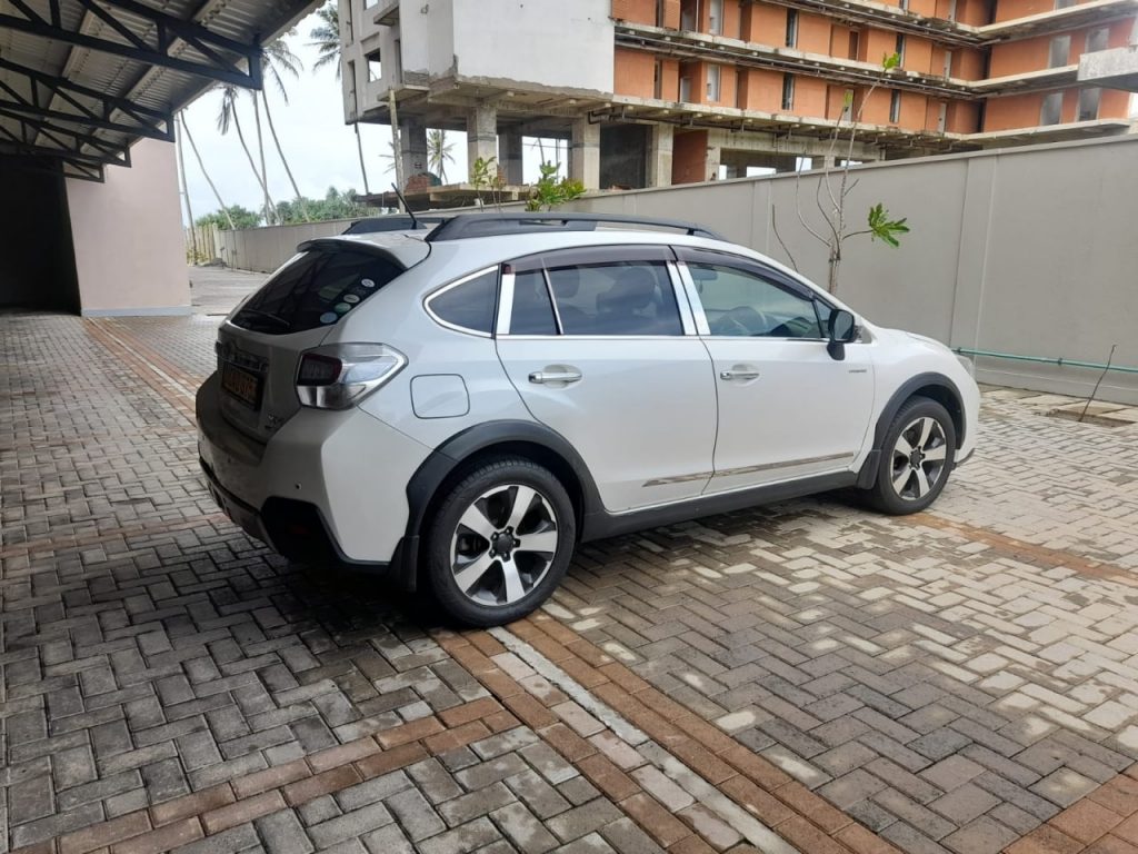 Subaru XV 2013-2016 год или аналог в Хиккадуве, Шри-Ланка