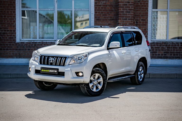TOYOTA LAND CRUISER PRADO 2010-2014 год или аналог в Иркутске