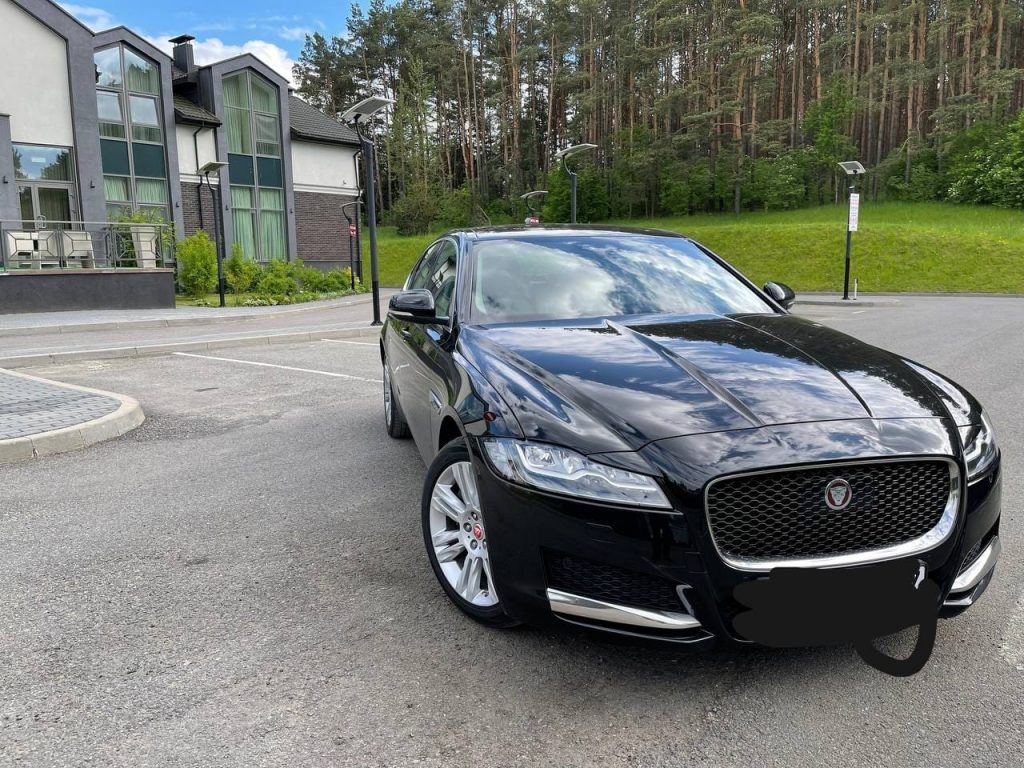 Jaguar с водителем в Минске, Беларусь